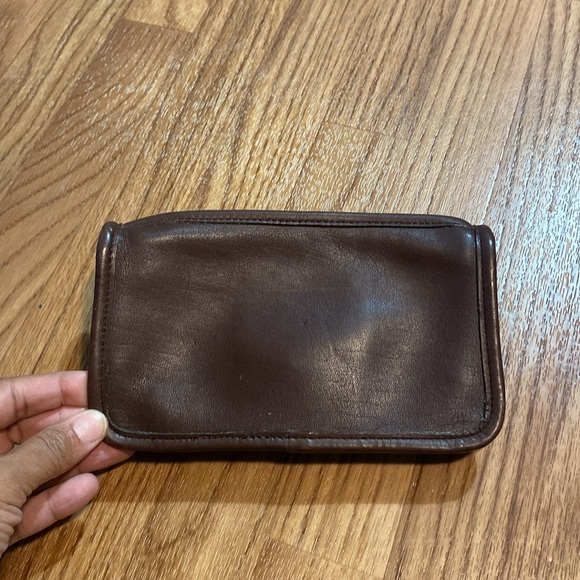 Coach pouch brown leather lined on the inside no serial number vintage scratches - Picture 7 of 10